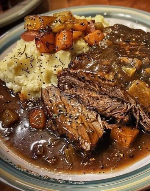 Ground Beef and Gravy Over Mashed Potatoes Recipe: A Comforting Classic