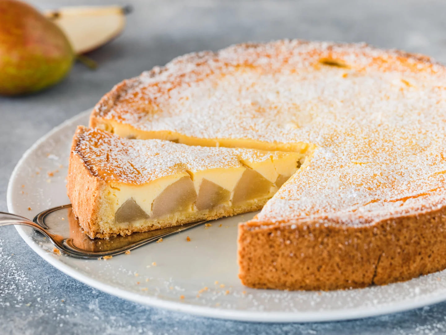 Creamy pear and sour cream cake!