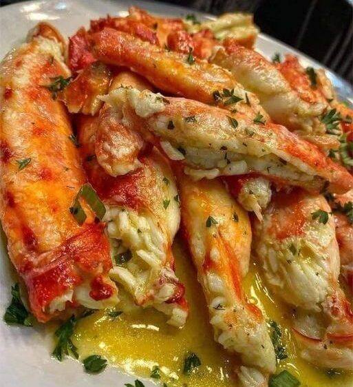 Baked Crab Legs in Butter Sauce