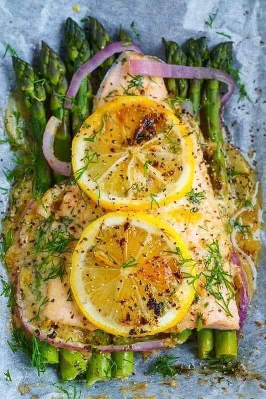 Baked Salmon in Foil with Asparagus and Lemon Garlic Butter Sauce: A Delectable and Healthy Recipe