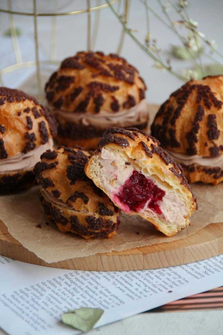 Choux with Cream and Red Fruits**