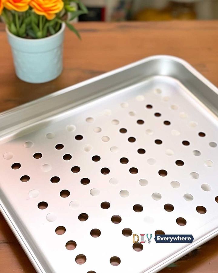 Transform a Dollar Tree grill pan into beautiful Christmas decor you can put anywhere in the house